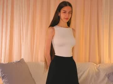 hi, my name is Emily, this is my first day in the chat^Goal:jump jump #18 #shy #cute #skinny #new [0 tokens remaining]