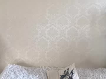 Goal: Take off my dress and stay handbra | Hi hi! My name is Kate! I'm #young girl from Estonia! I'm cute and #skinny #18 #new #teen [1073 tokens remaining]