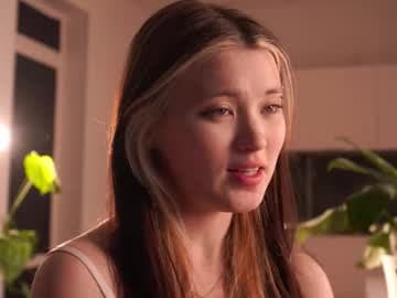 Goal: Dance with bare back  #new #skinny #18 #smalltits #shy [0 tokens remaining]