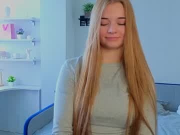 Goal: Make a silly face😘 | Hi, I'm #18 years old❤️, I'm a #teen, and I'm a little #shy 🫣 because I'm #new here. I'm #young [0 tokens remaining]