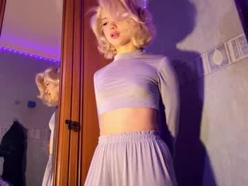 Goal: Tease show with my panties and ass| Hi, everyone. My name's Stacy! new here on CB! #shy #new #18 #young #skinny [998 tokens remaining]